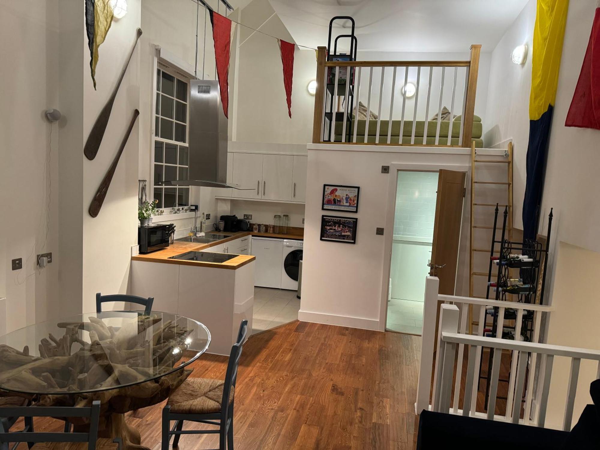 Eel Pie Boathouse Apartment